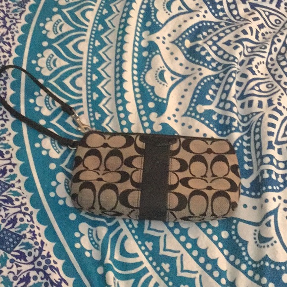 Coach Handbags - Coach Wristlet!